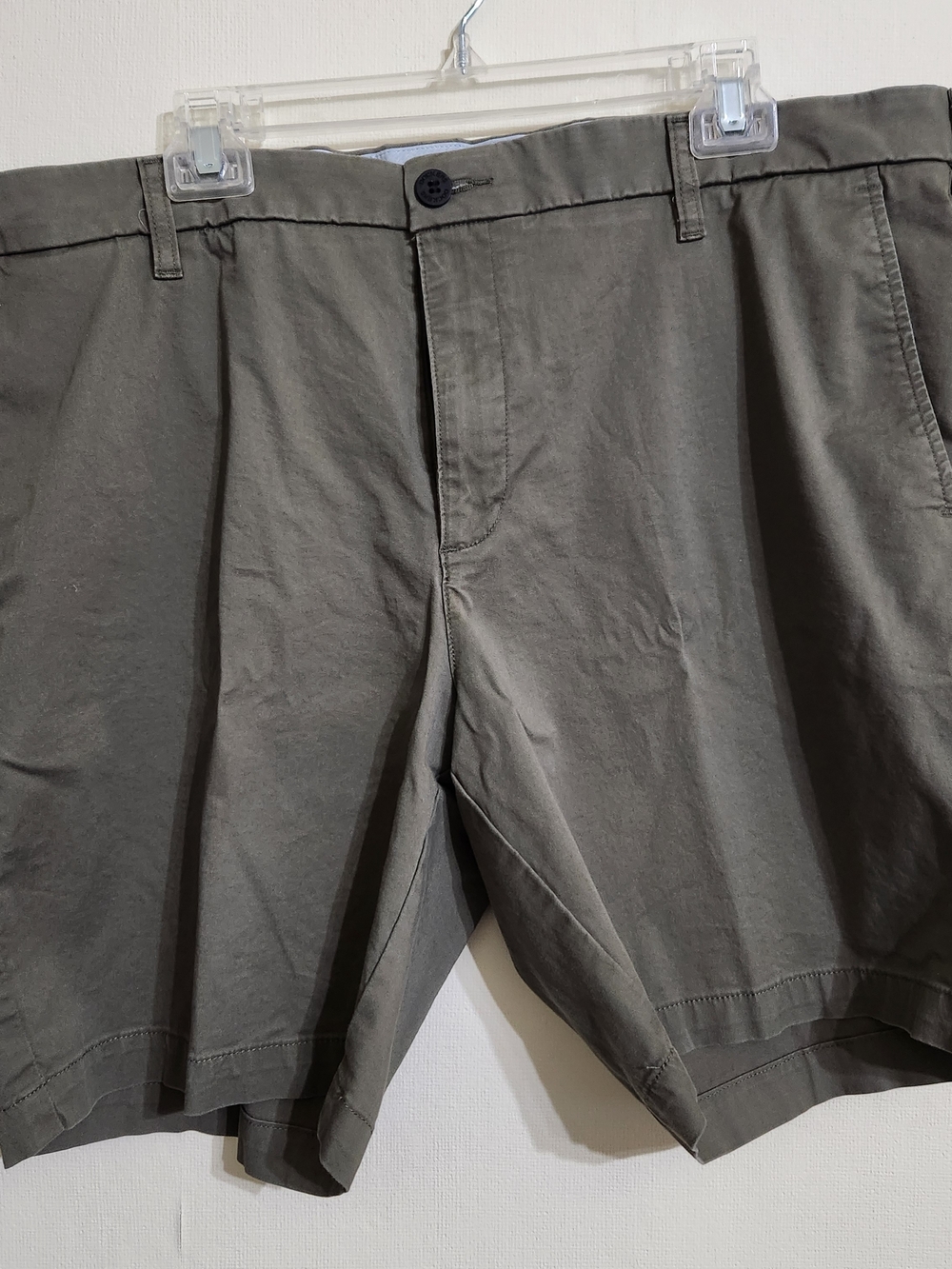 Levi's Men's Olive-Gray Flat-Front Casual Shorts